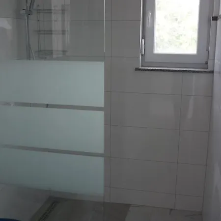 Διαμέρισμα 8 Nur 200 M Bis Zum *